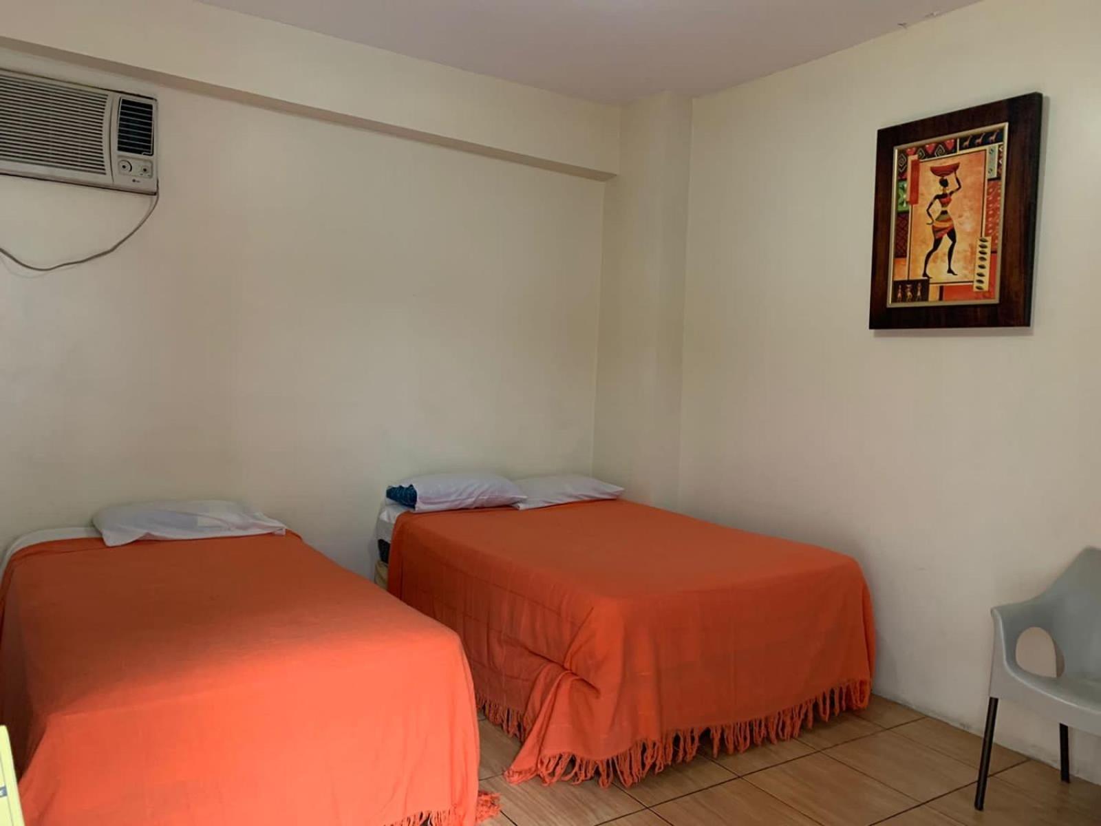 Отель Hostal Las Velas Манта Экстерьер фото