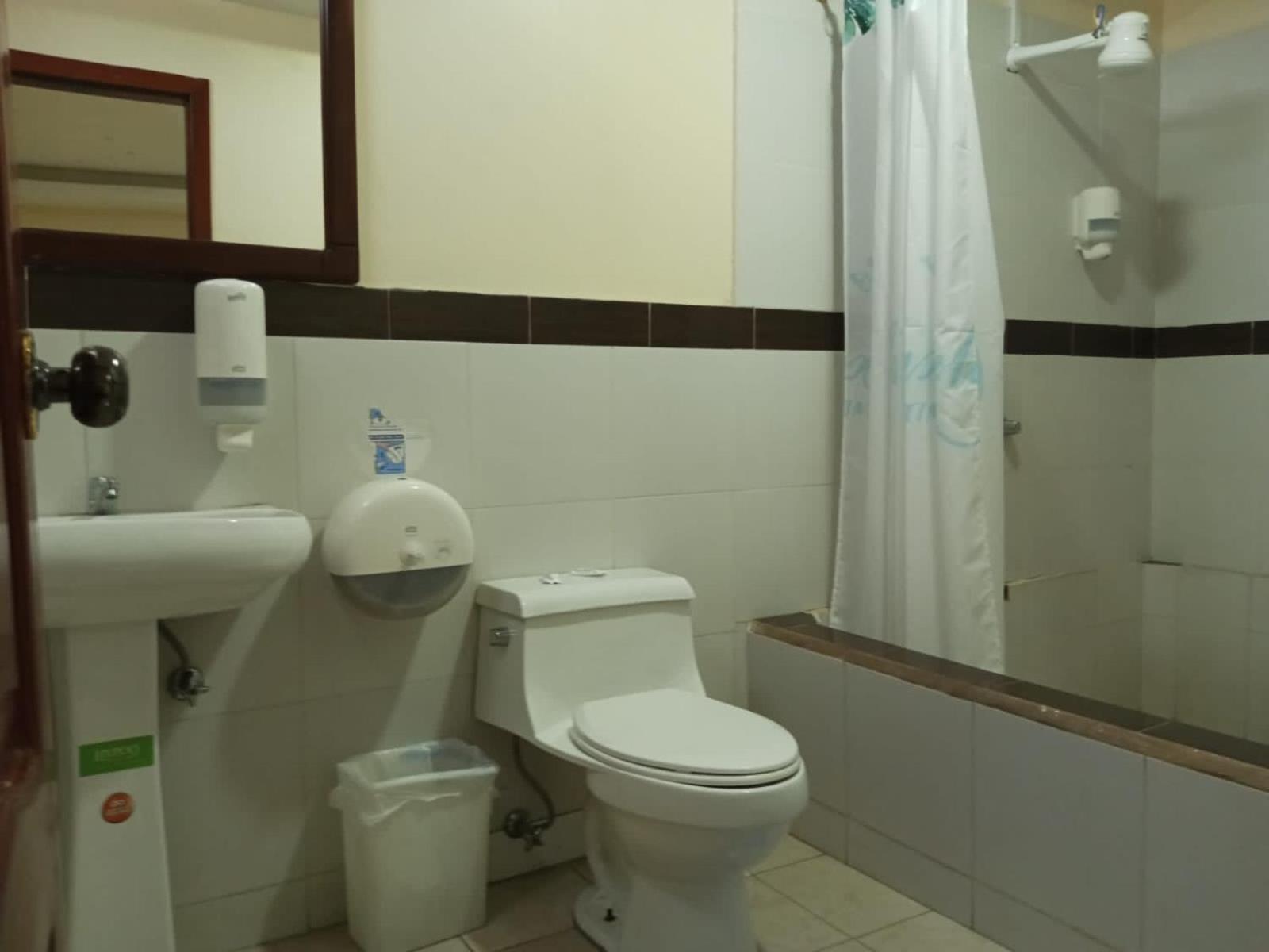 Отель Hostal Las Velas Манта Экстерьер фото
