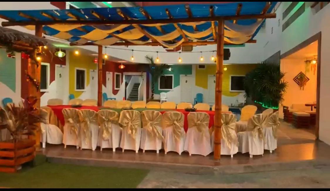 Отель Hostal Las Velas Манта Экстерьер фото