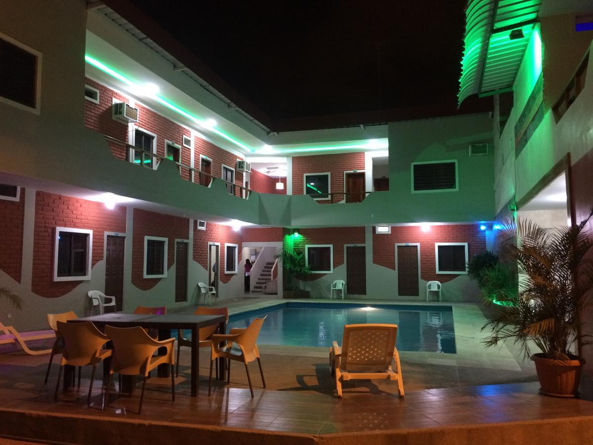 Отель Hostal Las Velas Манта Экстерьер фото