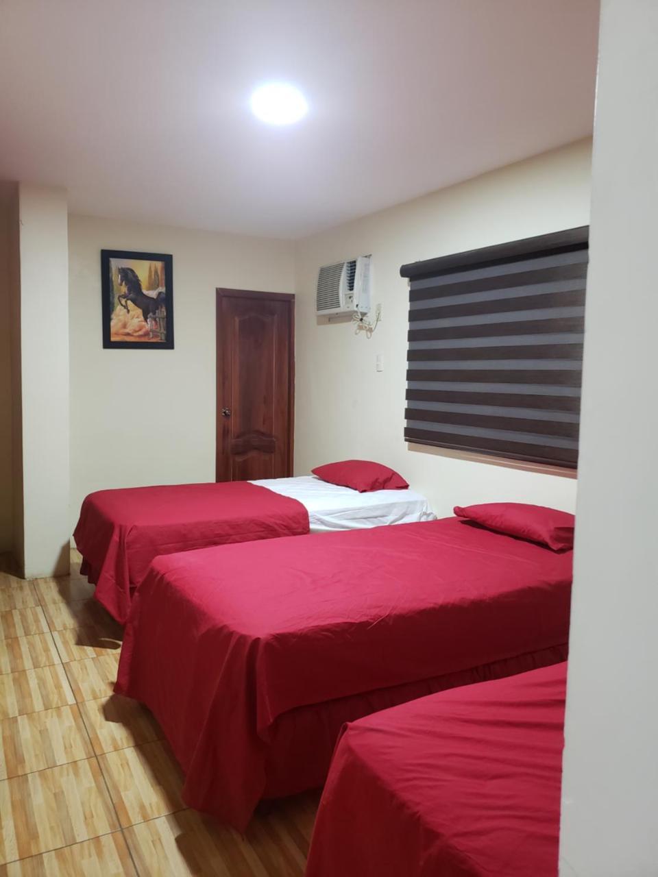 Отель Hostal Las Velas Манта Экстерьер фото