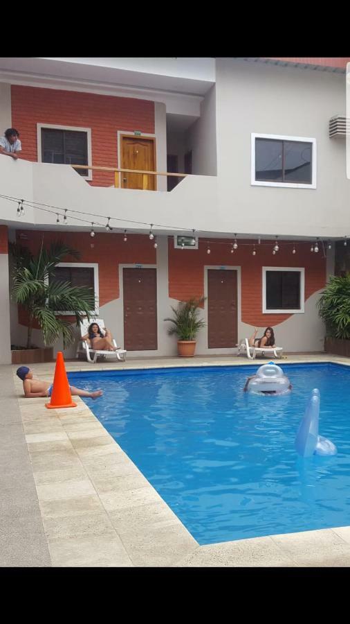 Отель Hostal Las Velas Манта Экстерьер фото